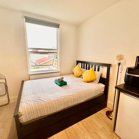 Lovely Self Contained Studio Now Available London Eksteriør bilde