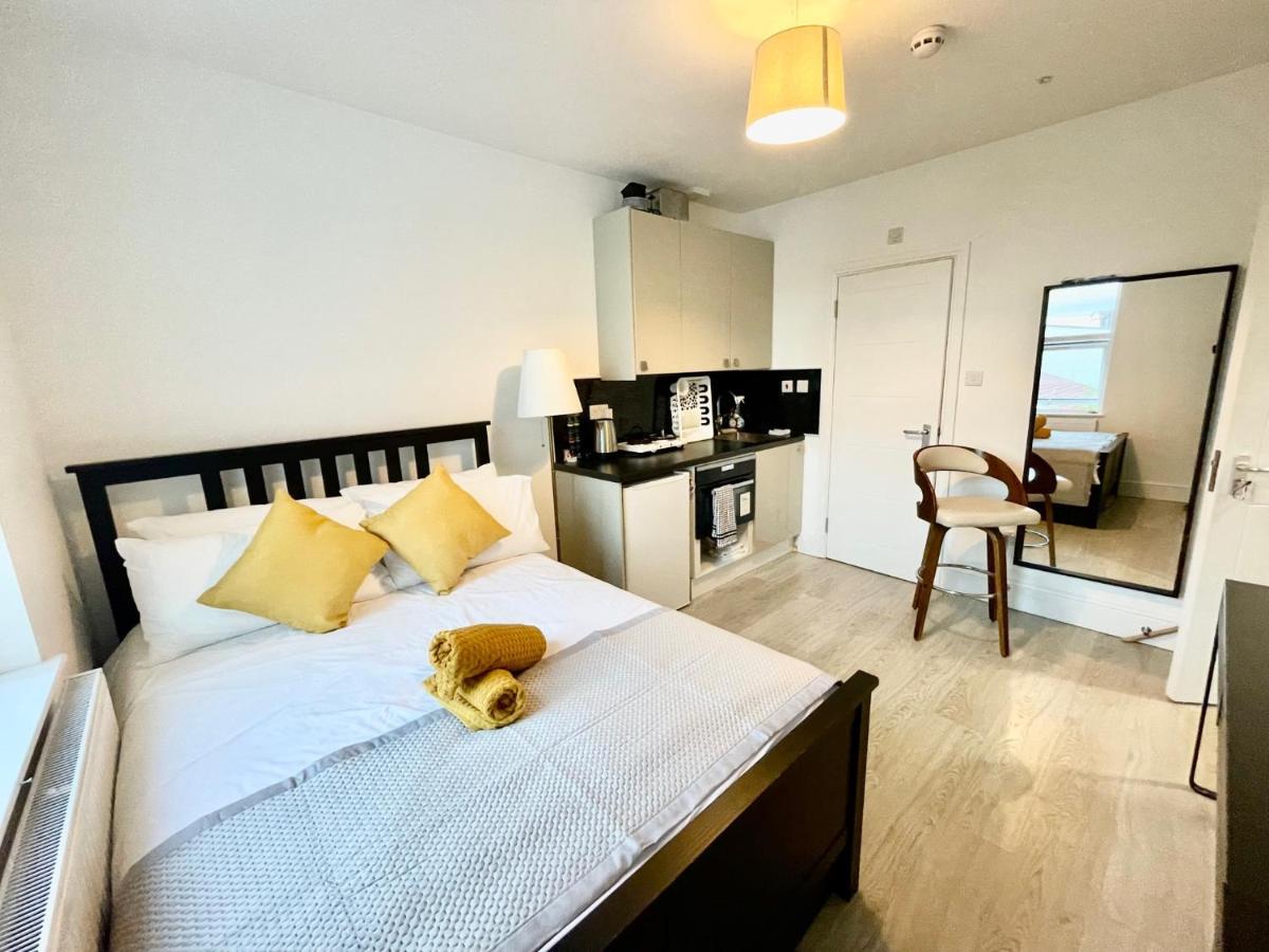 Lovely Self Contained Studio Now Available London Eksteriør bilde