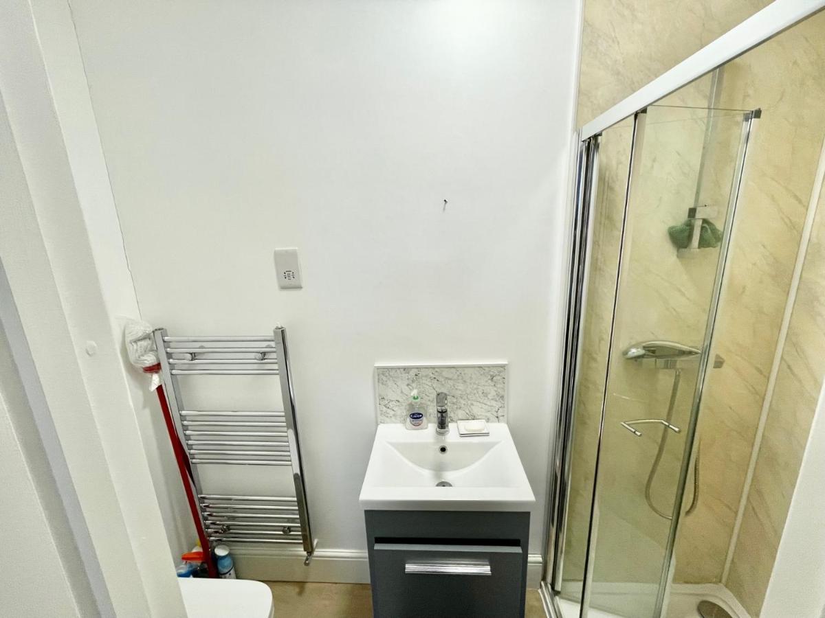 Lovely Self Contained Studio Now Available London Eksteriør bilde