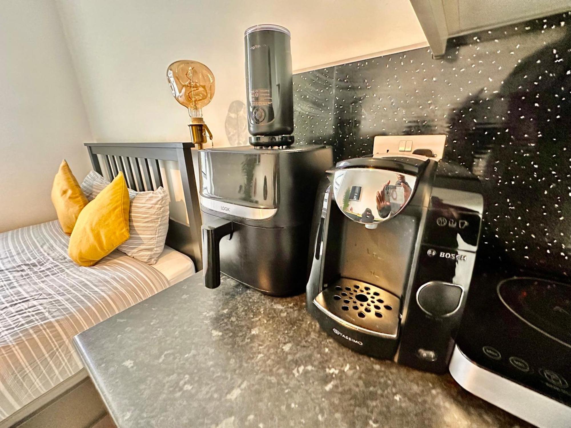 Lovely Self Contained Studio Now Available London Eksteriør bilde