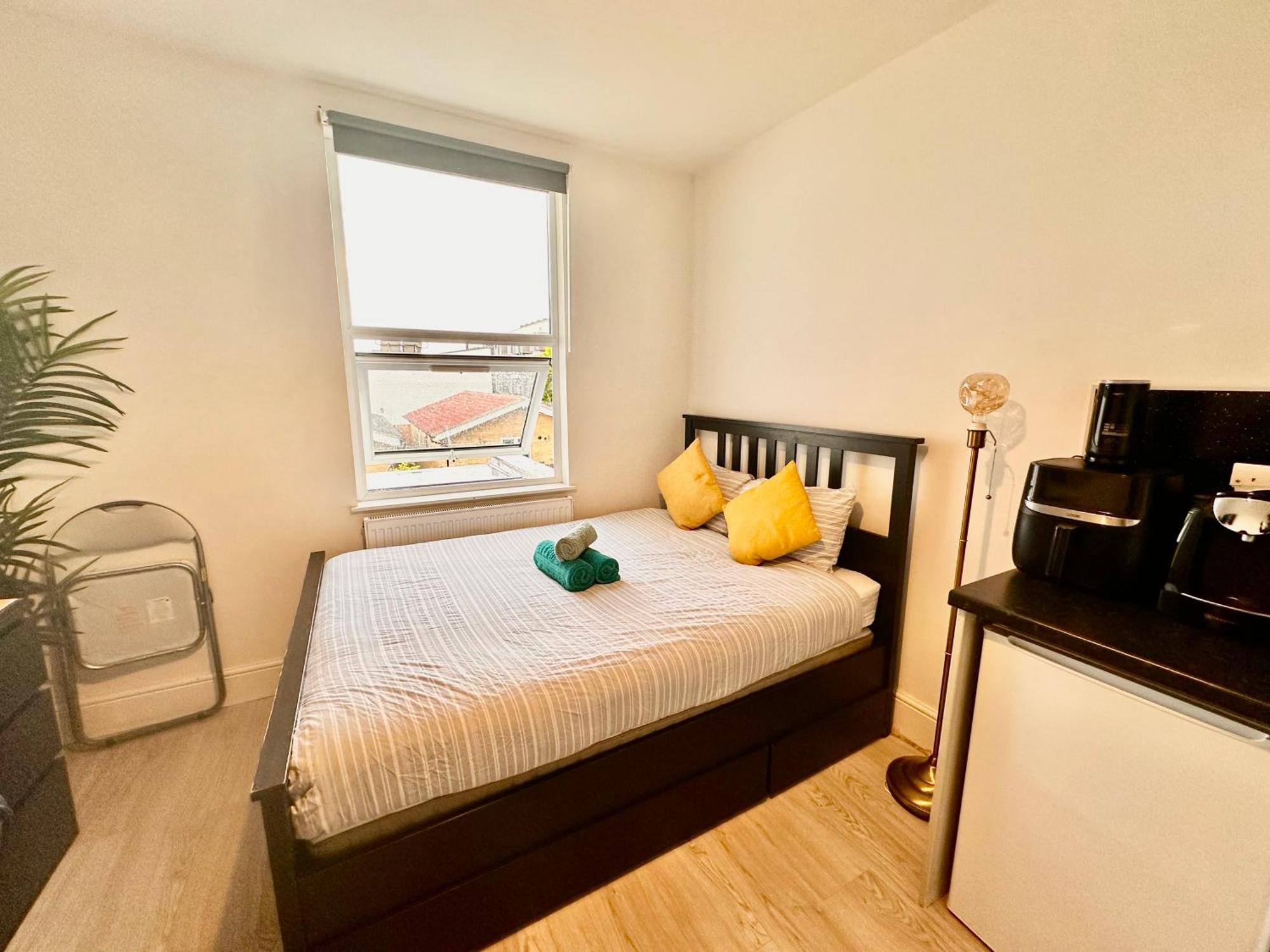 Lovely Self Contained Studio Now Available London Eksteriør bilde